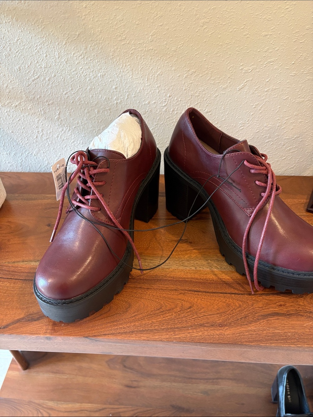 torrid Burgundy Platform Derby Lace-Up Shoes - Picture 4 of 7